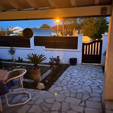 بيت للعطل Dacova *