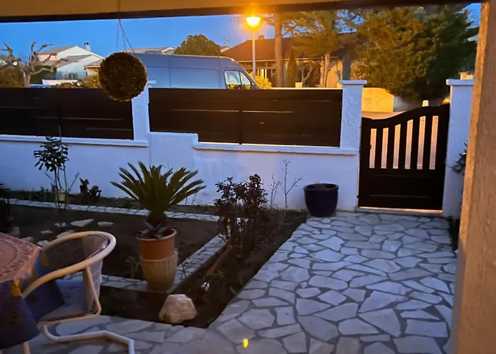 بيت للعطل Dacova *